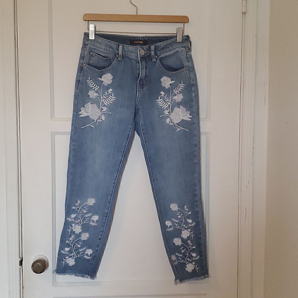 Refuge Floral Embroidered Cropped Jeans Size 2